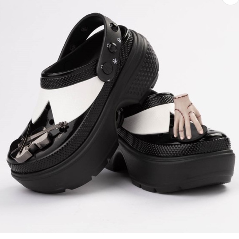 NWT Wednesday Addams CROCS Stomp Platform Clog Size 6